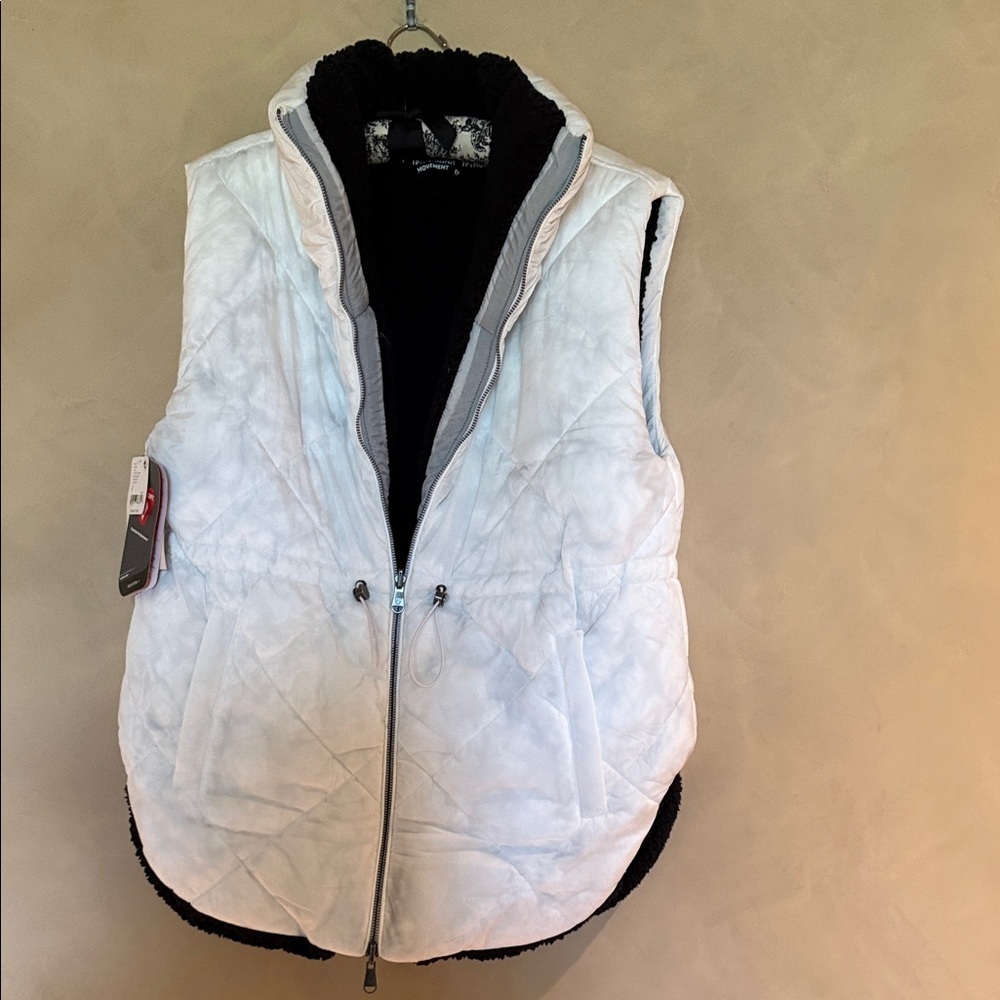 Free People Venture On Reversible Puffer White and Black Vest size S NWT